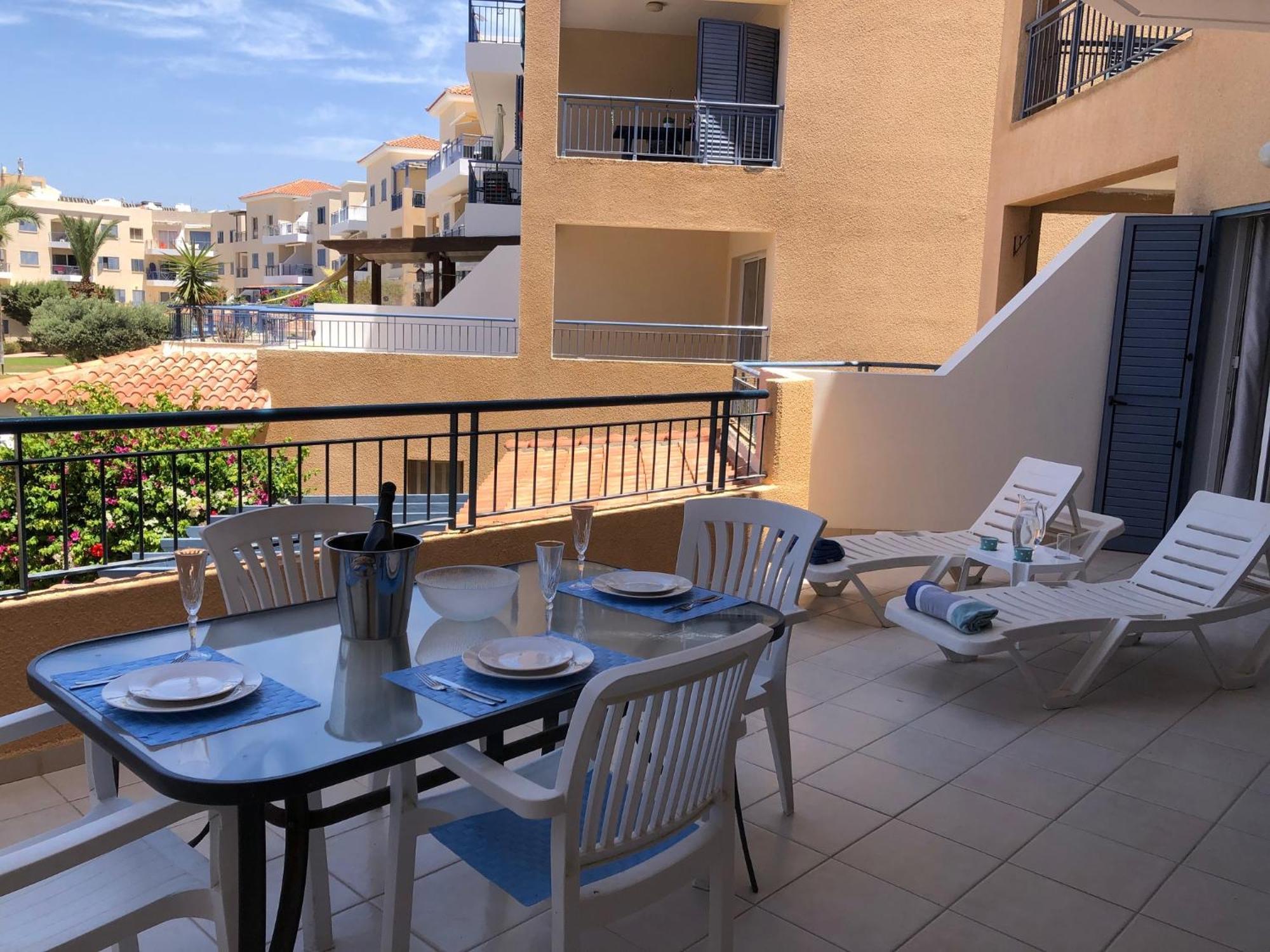 Kings Palace - Stylish 2 Bed Apartment With Sea Views Paphos Exteriér fotografie